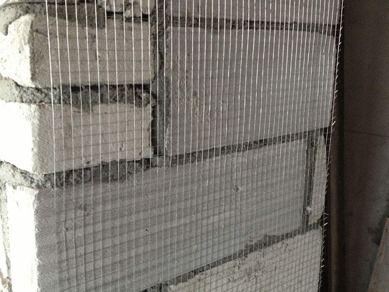 鍍鋅鋼絲網來抹墻，底層抹灰在掛網