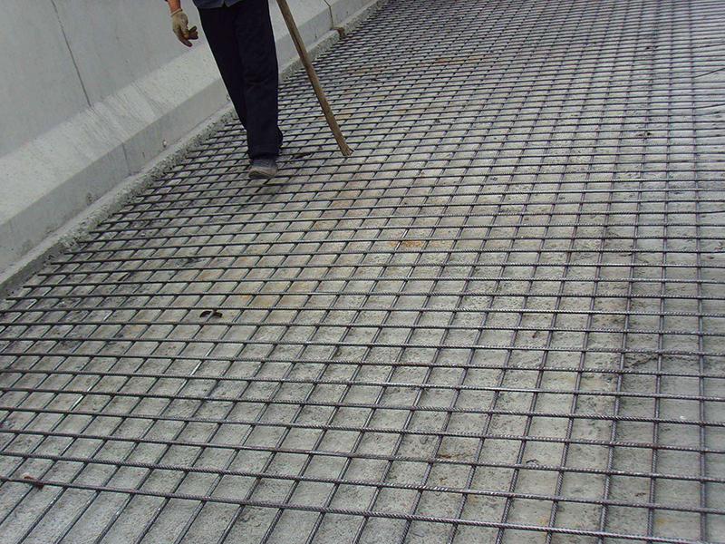 橋面鋪裝專業(yè)鋼筋網(wǎng)片是網(wǎng)孔固定為15*15cm的鋼筋網(wǎng)片 橋面鋪裝專業(yè)鋼筋網(wǎng)片是網(wǎng)孔固定為15*15cm的鋼筋網(wǎng)片