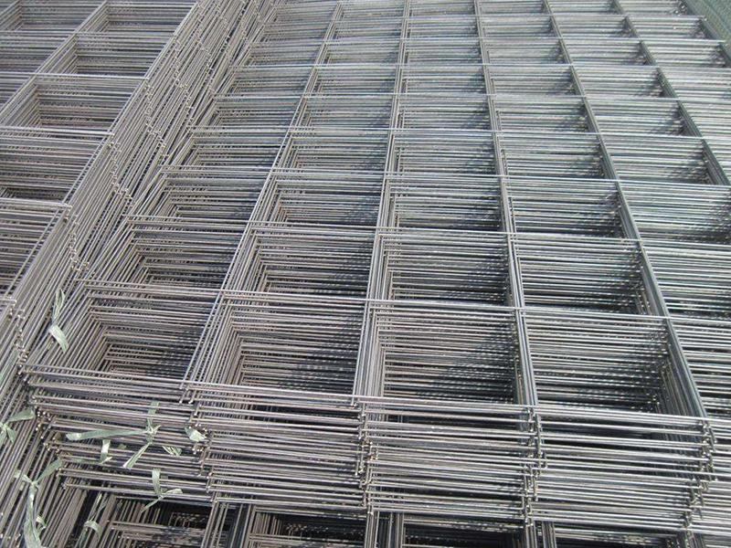 腳手架腳踏網片表面刷漆,精細復雜,一刻馬虎不得 腳手架腳踏網片表面刷漆,精細復雜,一刻馬虎不得