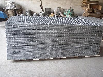 建筑鋼絲網片以優質的鋼絲、鍍鋅鋼絲等經焊接機械加工而成