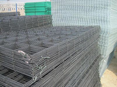 優(yōu)質(zhì)冷軋帶肋鋼筋網(wǎng)片把鋼筋調(diào)直，預(yù)備焊接