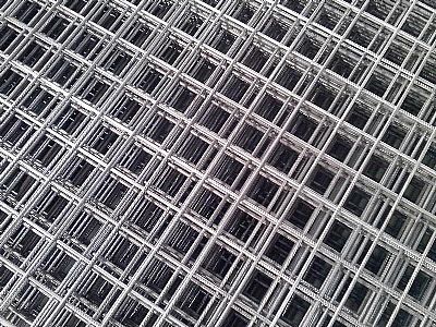 鋼筋焊接網(wǎng)片的縱筋與橫筋形成網(wǎng)狀結(jié)構(gòu)抗震裂性能